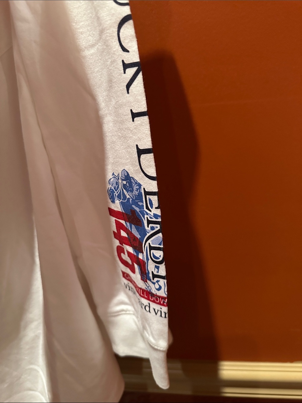Vineyard Vines White Long-Sleeve Pocket Tee with Red & Blue Graphic Men, new, XS - Picture 5 of 5